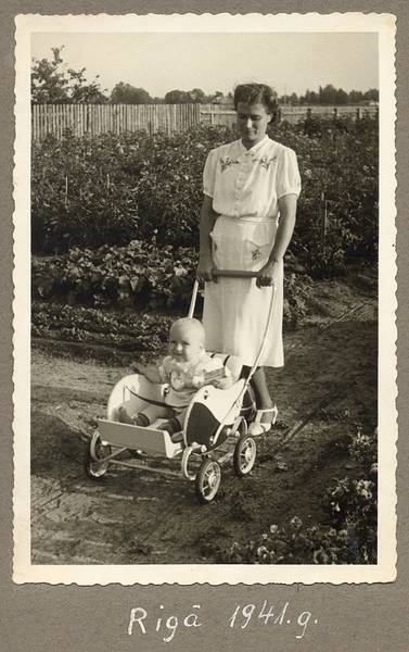1941 - Riga, Latvia<br />Egils and mother.