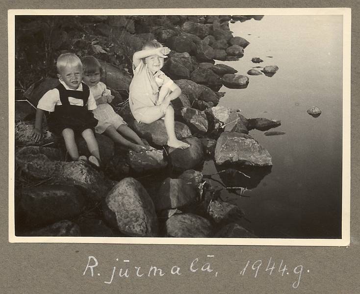 1944 - Riga's beach, Latvia.<br />Arnis, Baiba, Egils.