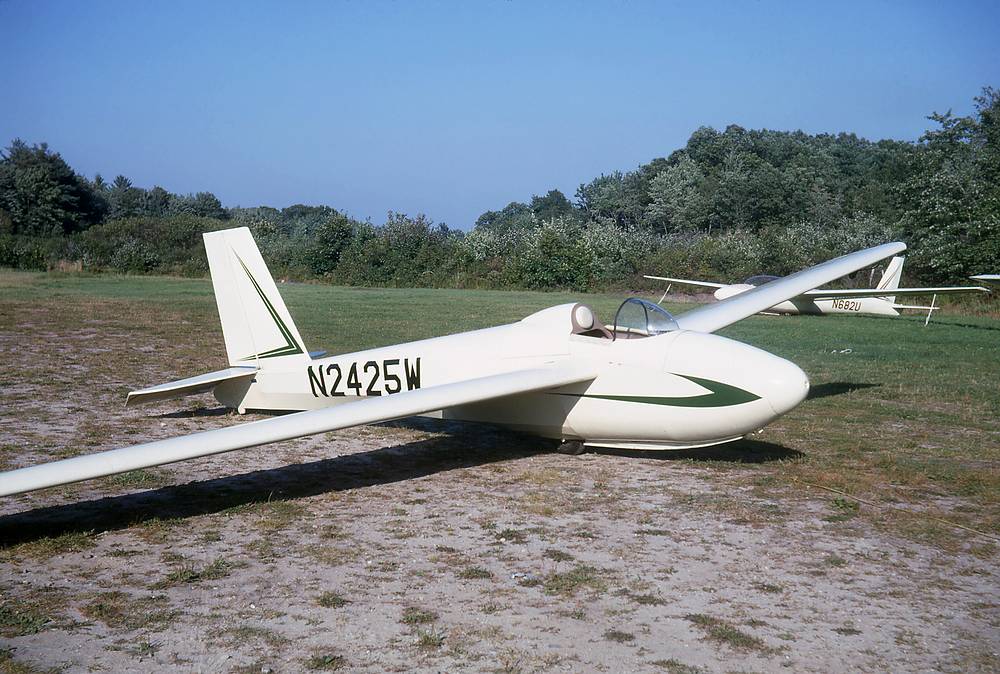Sep 1967 - Salem, New Hampshire.<br />A Schweitzer A-26 sailplane.<br />My first flight in a single seater.