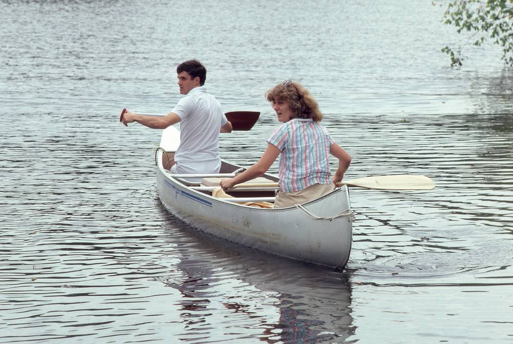 July 18, 1981 - Connecticut River, Vermont side.<br />MV Bell Labs Outing Club canoeing trip.<br />Richard and Susan.