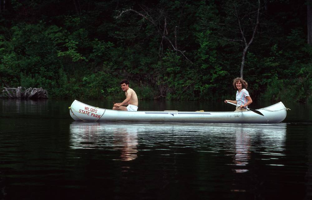 July 18, 1981 - Connecticut River, Vermont side.<br />MV Bell Labs Outing Club canoeing trip.<br />Richard and Susan.