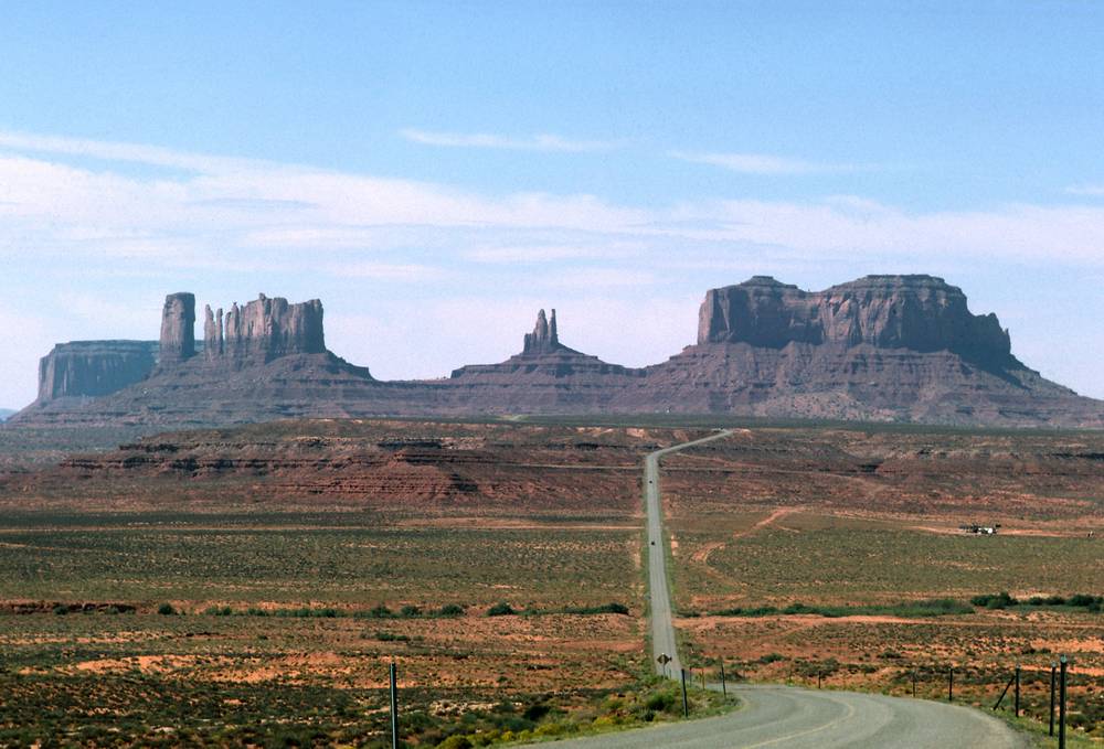 Sept. 16, 1981 - Monument Valley, Utah/Arizona.<br />Approach from the north in Utah.