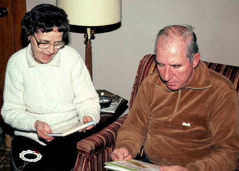 Dec. 25, 1983 - Christmas at Memere Marie's in Lawrence, Massachusetts.<br />Aunt Retta and Uncle Ernie.