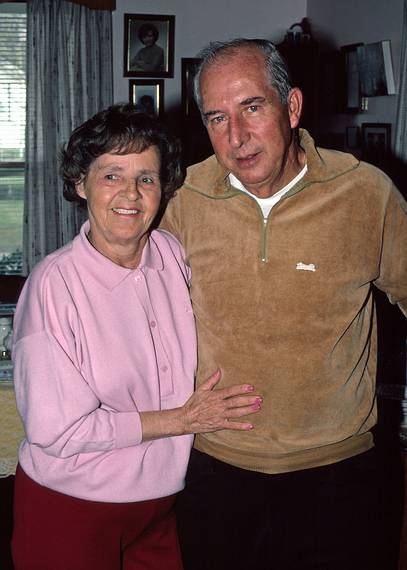 Nov. 27, 1986 - Thanksgiving at Marie's in Lawrence, Massachusetts.<br />Aunt Retta and Uncle Ernie.