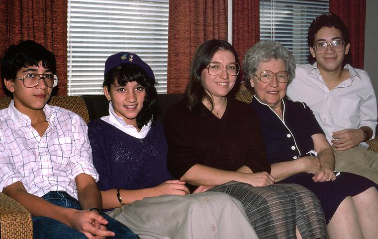 Nov. 27, 1986 - Thanksgiving at Marie's in Lawrence, Massachusetts.<br />Eric, Melody, Joyce, Marie, and Carl.