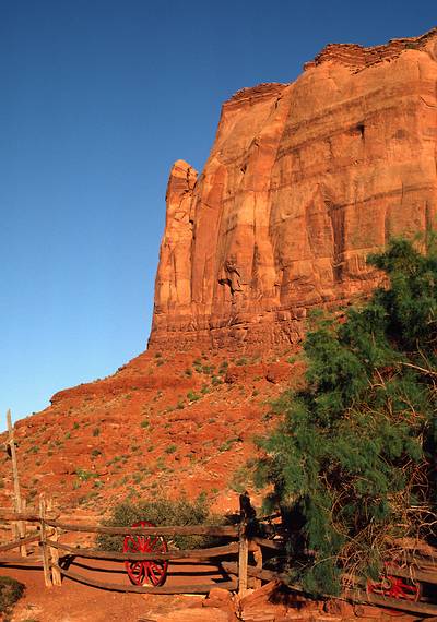 July 27, 1986 - Monument Valley, Utah/Arizona.<br />At Gouldings Lodge near sunset.