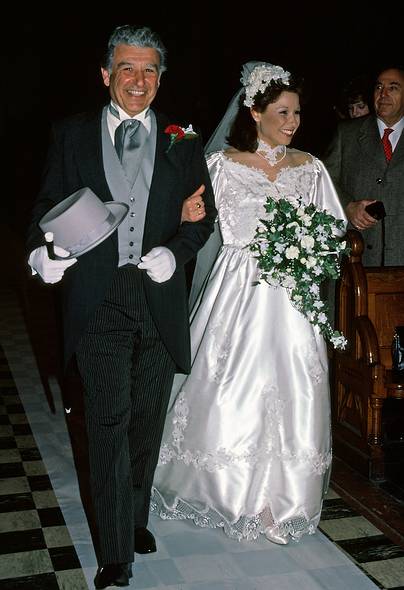 Feb. 14, 1987 - Lawrence, Massachusetts.<br />Tom and Kim's wedding.<br />Lou escorting his daughter Kim.