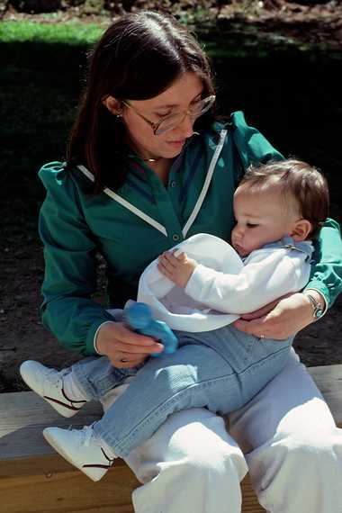 May 8, 1988 - At Tom and Kim's house in Amesbury, Massachusetts.<br />Joyce with TJ.