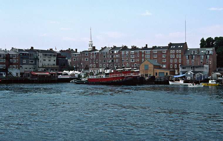 July 16, 1988 - Portsmouth, New Hampshire.<br />Brian's and Anne's  wedding on Starr Island.<br />View from ferry to Starr Island.