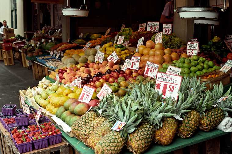 August 16, 1988 - Seattle, Washington.<br />At the Public Market Center.