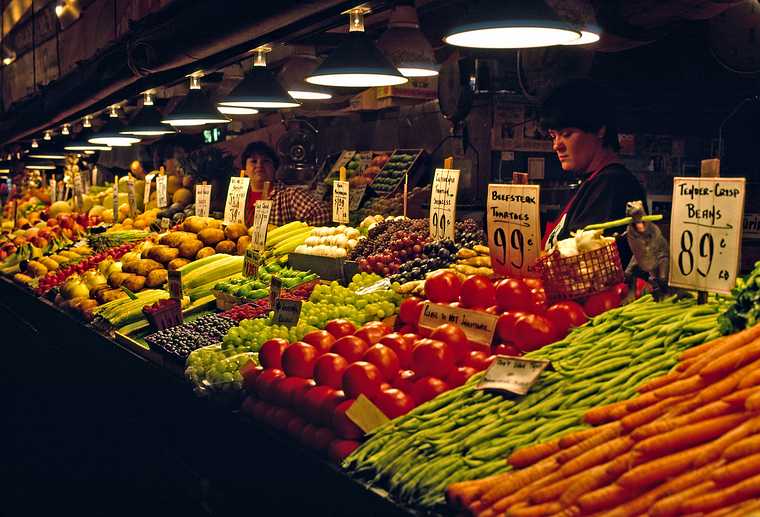 August 16, 1988 - Seattle, Washington.<br />At the Public Market Center.