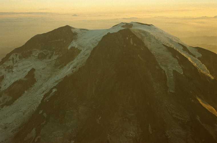 August 29, 1988 - Mt. Raineer, Washington.<br />View from airplane heading back to Boston.