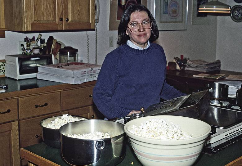 December 22, 1990 - Merrimac, Massachusetts.<br />Cranberry and popcorn or decorate the Christmas tree time.<br />Joyce making the popcorn.