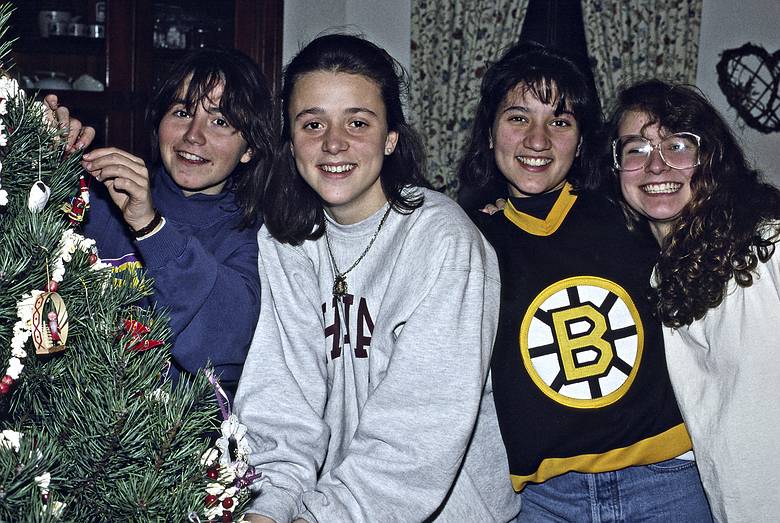 December 22, 1990 - Merrimac, Massachusetts.<br />Cranberry and popcorn or decorate the Christmas tree time.<br />Natalia, Belen, Melody, and Becky.