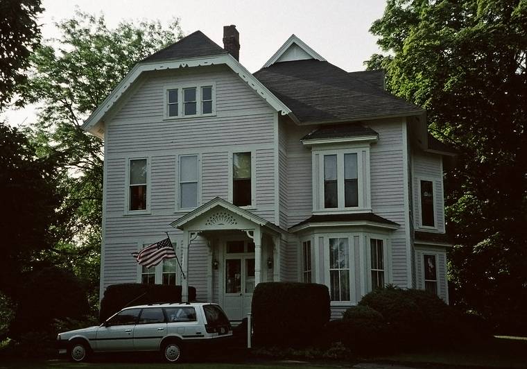 August 25, 1993 - Collin House B&B, Fayetteville, New York.<br />Joyce's car in front of the B&B.