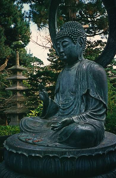 Dec. 25, 1995 - Golden Gate Park, San Francisco, California.<br />In the Japanese Tea Garden.