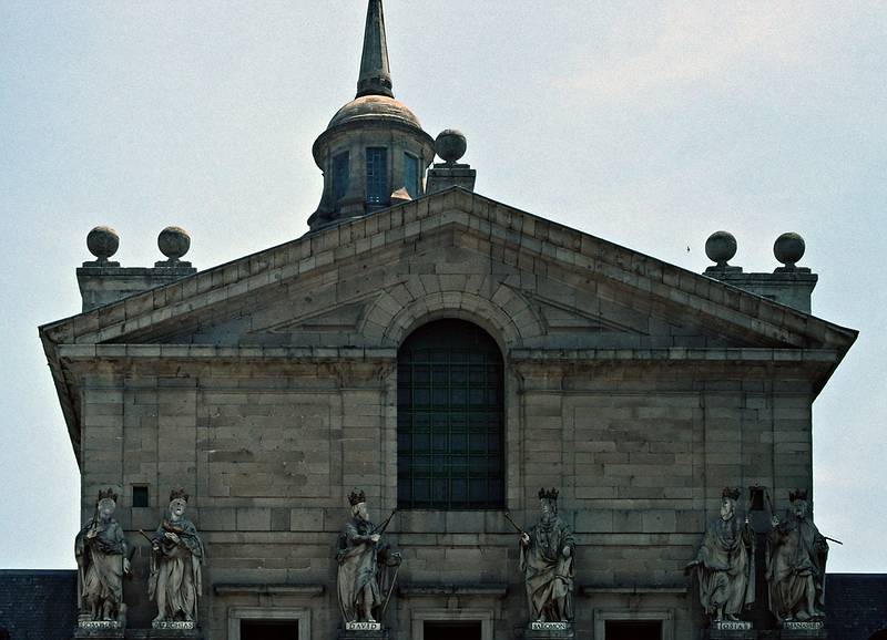 July 6, 1995 - El Escorial, Spain.<br />Statues and architectural detail on the roof.