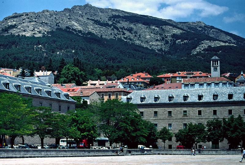 July 6, 1995 - El Escorial, Spain.<br />Rooftops of the village and the mountains beyond.