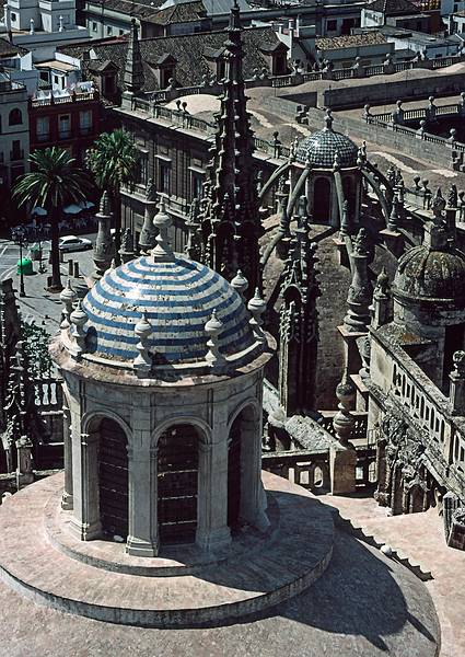 July 9, 1995 - Sevilla, Spain.<br />Views from atop La Giralda.