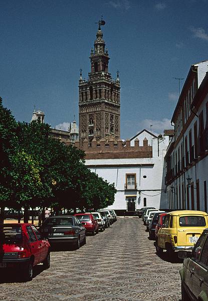 July 9, 1995 - Sevilla, Spain.<br />La Giralda from a distance.