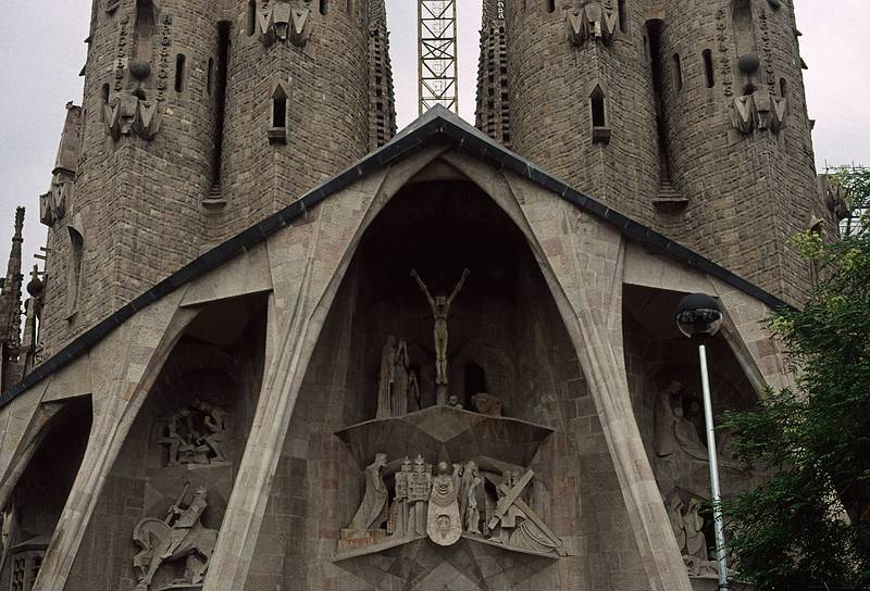July 13, 1995 - Barcelona, Spain.<br />At the Sagrada Familia church.