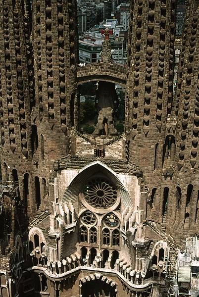 July 13, 1995 - Barcelona, Spain.<br />At the Sagrada Familia church.