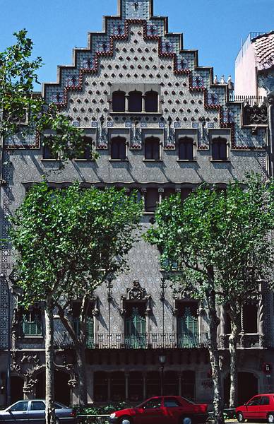 July 16, 1995 - Barcelona, Spain.<br />Building next to Casa Batll