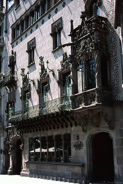 July 16, 1995 - Barcelona, Spain.<br />Building next to Casa Batll.