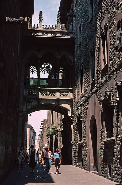 July 17, 1995 - Barcelona, Spain.<br />One last shot in the Barri Gotic:<br />a walkway between two buildings above a narrow street.