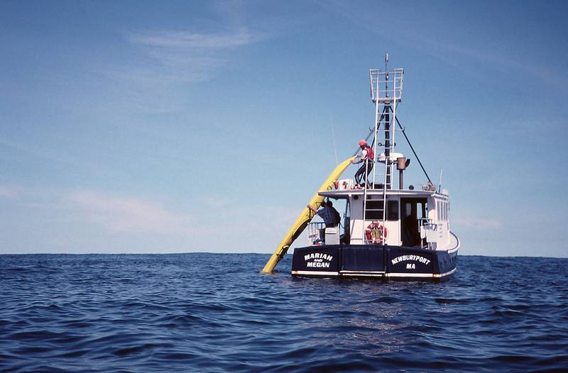 Aug 30, 1996 -  Out of Newburyport, Massachusetts.<br />Adventure Learning Whale Watch Kayaking trip.<br />Loading kayaks at the end of the paddle.