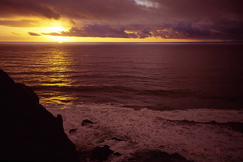 Sunset along highway CA-1.<br />Nov. 8, 1998 - South of San Francisco.