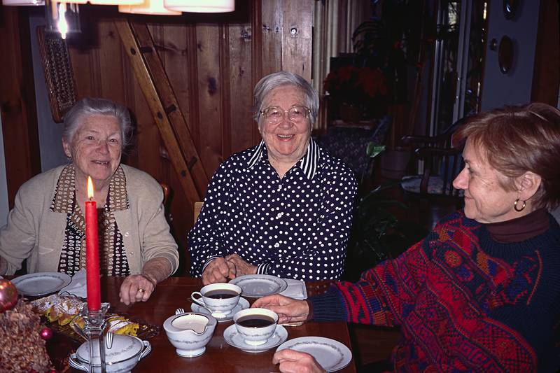 Mirsza, Velta, and Baiba,<br />Dec. 27, 1999 - Manchester by the Sea, Massachusetts.