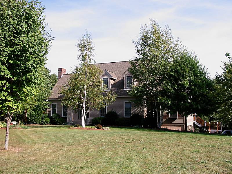 Sept 8, 2001 - At Tom and Kim's in South Hampton, New Hampshire.