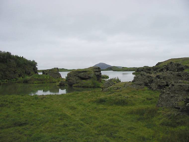 Aug 29, 2001 - SE shore of Mvatn (Hfi), Iceland.<br />The lake as seen from the parking lot.<br />(Mvatn means gnat lake).