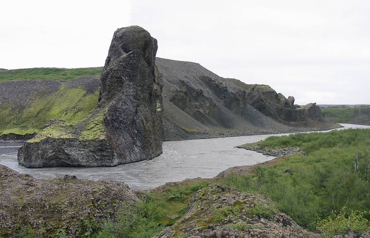 Aug 29, 2001 - Hljaklettar (echoing rocks) in Vesturdalur (west valley) in Jkulsrgljfur National Park.<br />Composite of two shots using Photoshop.