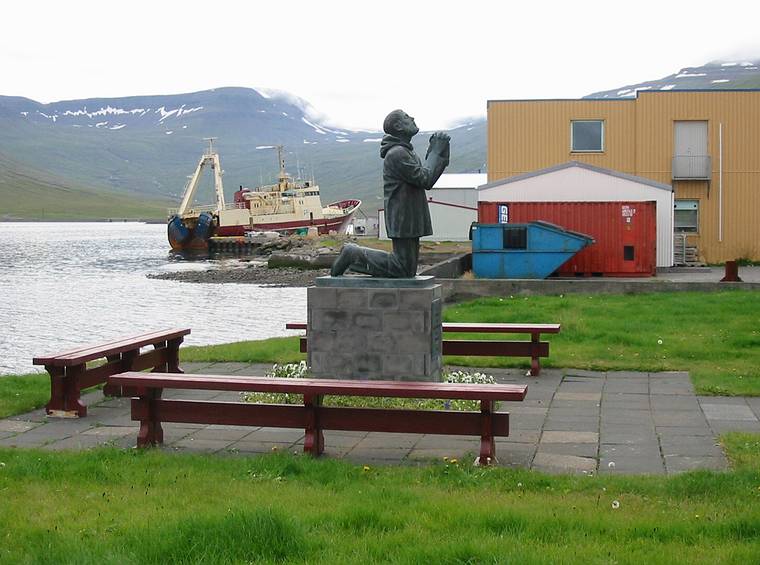 Aug 30, 2001 - Eskifjrur, Iceland.