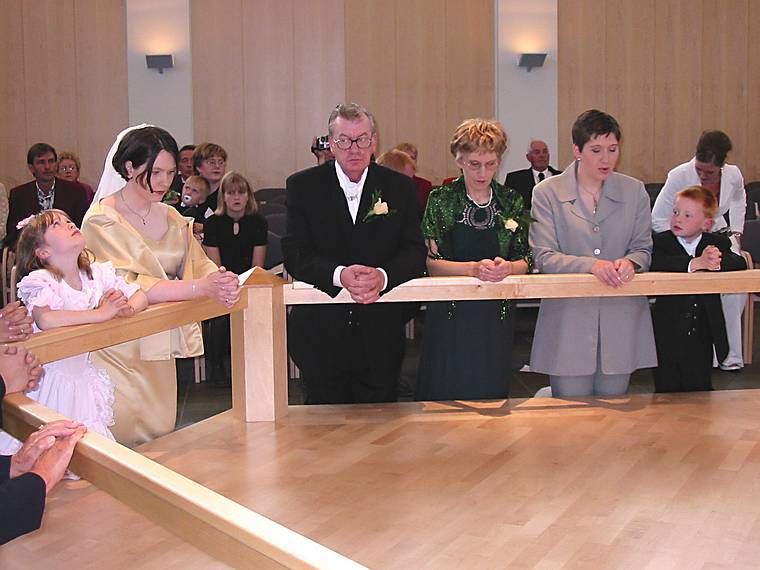 Aug 31, 2001 - Inga and Eric's wedding, Eskifjrur, Iceland.<br />Dagbjrt, Inga, Atli, Benna, Kristjana, and Atli Dagur.