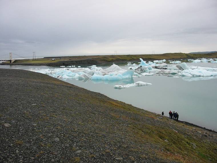 Sept 1, 2001 - At the shore of Jkulsrln (glacial river lagoon) at the foot of Breiamerkurjkull (a part of Vatnajkull)<br />2nd shot of a left to right scan.