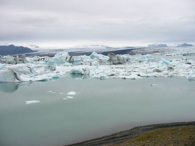 Sept 1, 2001 - At the shore of Jökulsárlón (glacial river lagoon) at the foot of Breiðamerkurjökull (a part of Vatnajökull)<br />5th shot of a left to right scan.
