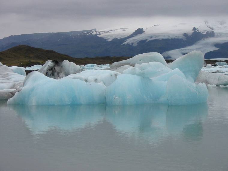 Sept 1, 2001 - At the shore of Jkulsrln (glacial river lagoon) at the foot of Breiamerkurjkull (a part of Vatnajkull).