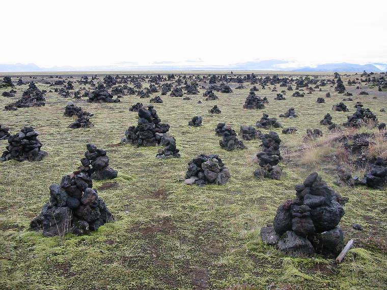 Sept 2, 2001 - Off Rt. 1 (ring road) west of Kirkjubjarklaustur maybe in the Mrdalssandur?<br />Manmade cairns of lava rock.