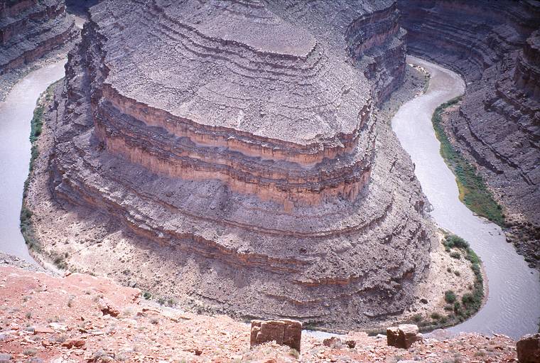 May 16, 2001 - Overlook at Goosenecks State Park off UT-261, Utah.<br />The San Juan River.