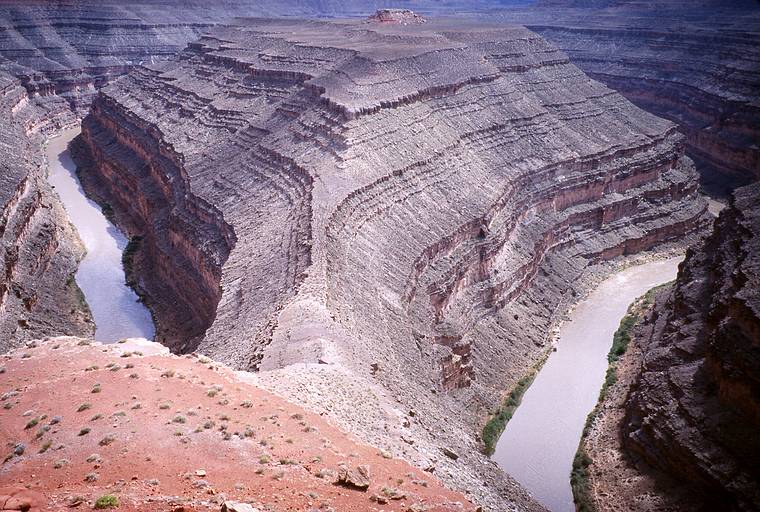 May 16, 2001 - Overlook at Goosenecks State Park off UT-261, Utah.<br />The San Juan River.