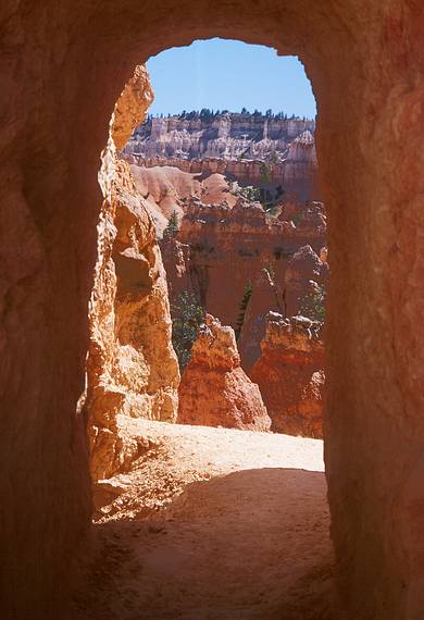May 22, 2001 - Bryce Canyon National Park, Utah.<br />Hike along Navajo Loop Trail and Queens Garden Trail.