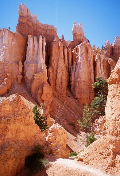 May 22, 2001 - Bryce Canyon National Park, Utah.<br />Hike along Navajo Loop Trail and Queens Garden Trail.