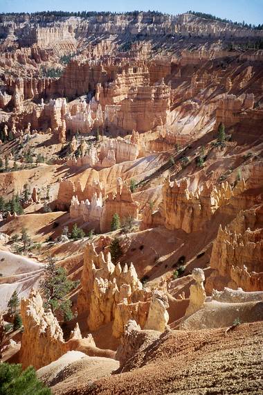 May 22, 2001 - Bryce Canyon National Park, Utah.<br />Hike along Navajo Loop Trail and Queens Garden Trail.<br />View of the south rim side of the canyon.