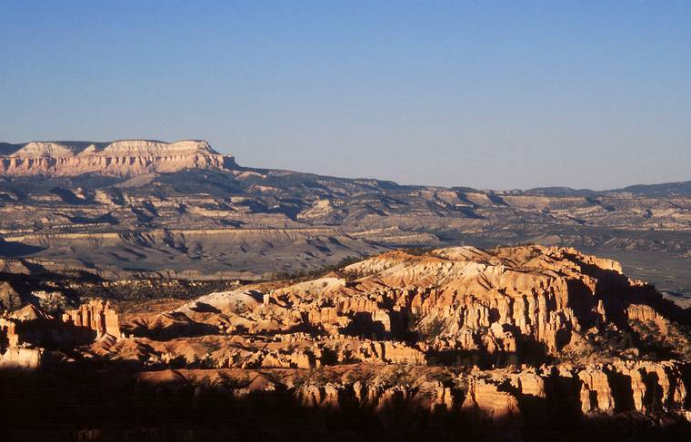 May 22, 2001 - Bryce Canyon National Park, Utah.<br />Hike along Navajo Loop Trail and Queens Garden Trail.<br />Boat Mesa or Sinking Ship formation (?) and Powell Plateau beyond.