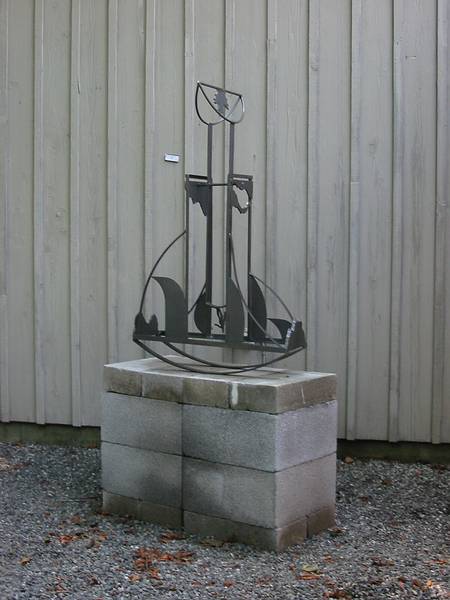 July 29, 2002 - Ogunquit Arts Collaborative Gallery, Ogunquit, Maine.<br />Joyce's steel sculpture: Cycle.