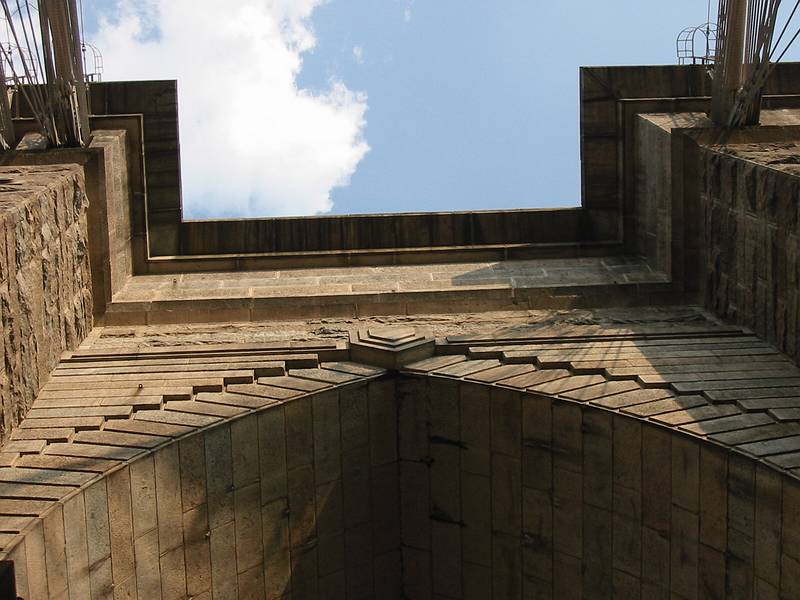 July 4, 2002 - New York, New York.<br />Looking up at the Manhattan side support of the Brooklyn Bridge.