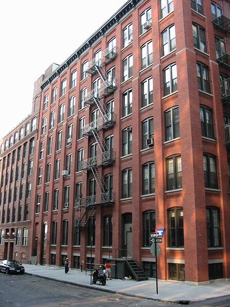 July 4, 2002 - New York, New York.<br />Brick building near the Brooklyn end of the Manhattan Bridge.